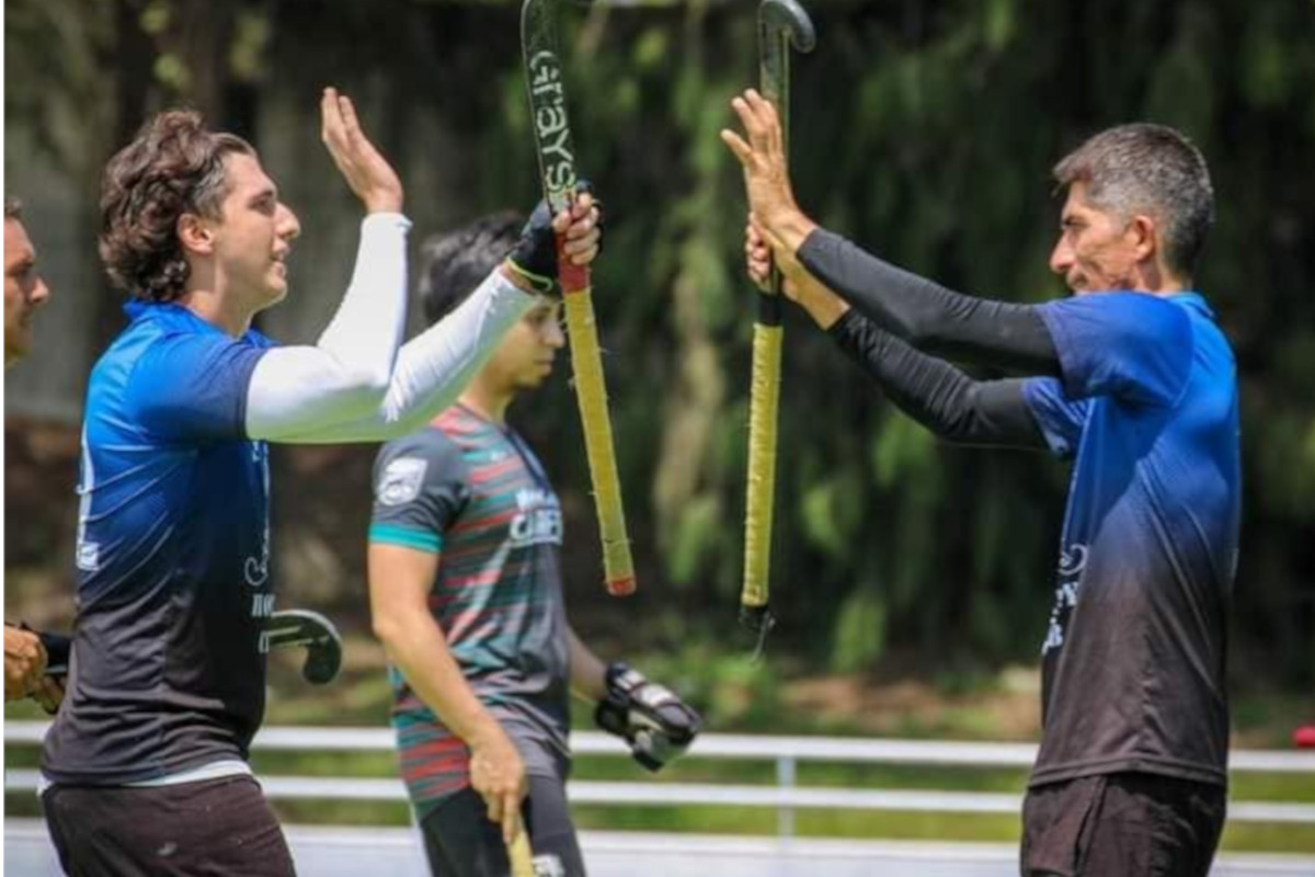 Consultoría deportiva y entrenamiento en cancha de hockey